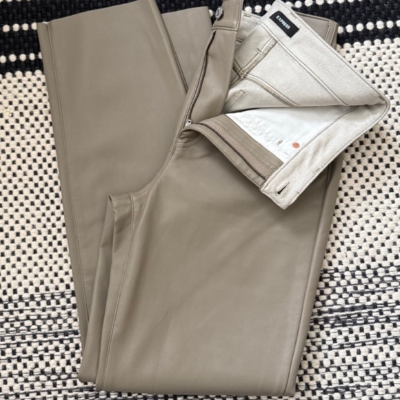 Express Pants Womens Tan Faux Leather Straight High Rise Raw Size 6R - Picture 5 of 5
